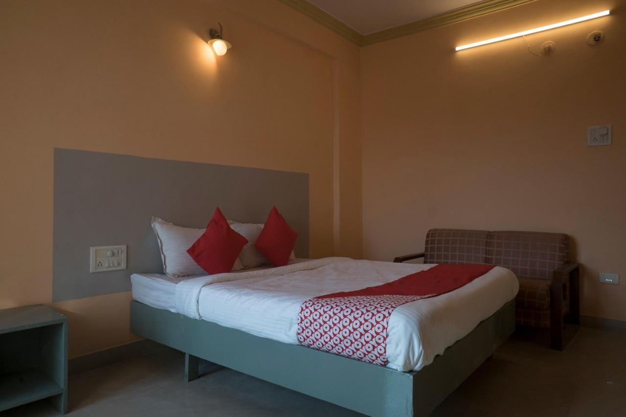 Oyo Flagship 37830 Hotel Aakar International Satara Eksteriør billede