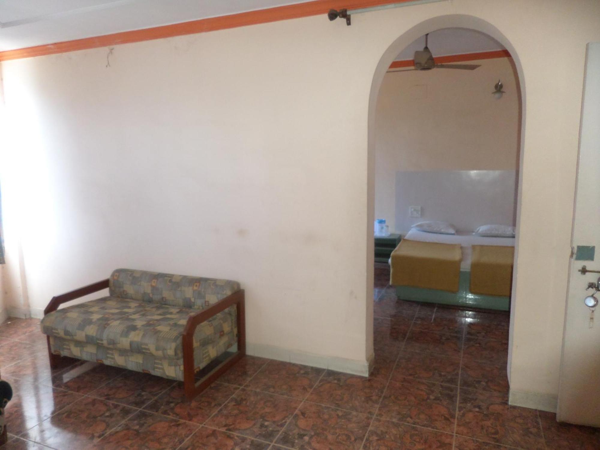 Oyo Flagship 37830 Hotel Aakar International Satara Eksteriør billede