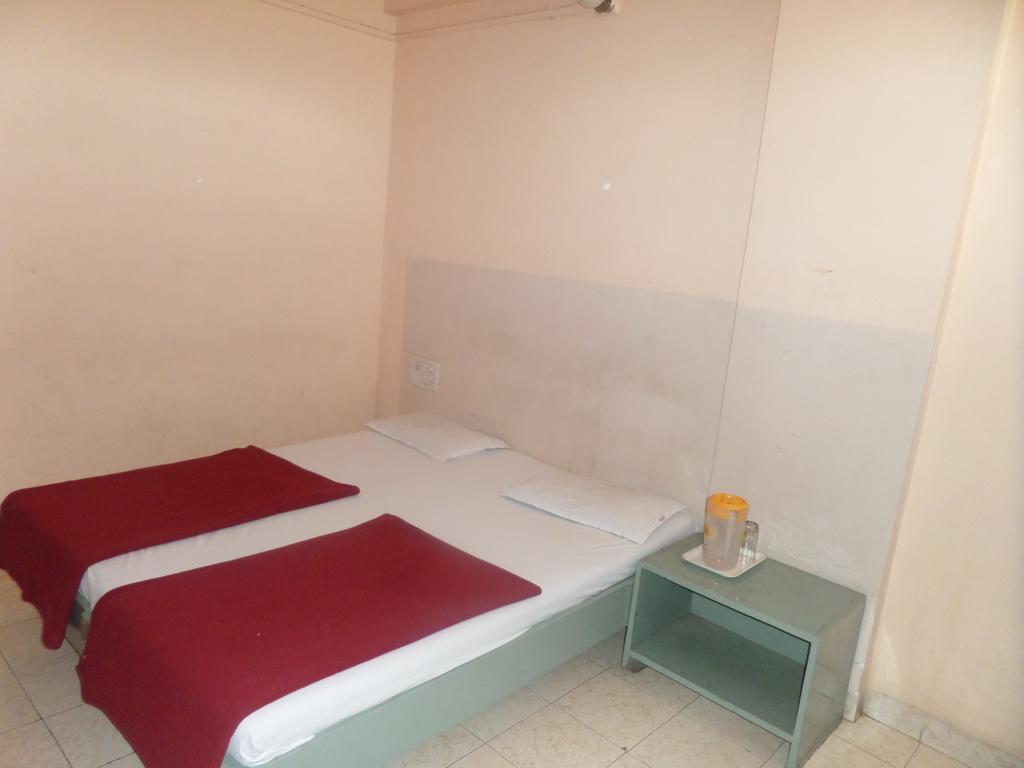 Oyo Flagship 37830 Hotel Aakar International Satara Eksteriør billede
