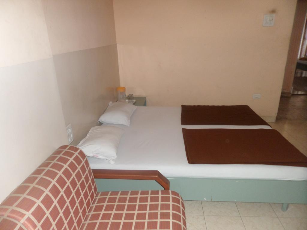 Oyo Flagship 37830 Hotel Aakar International Satara Eksteriør billede