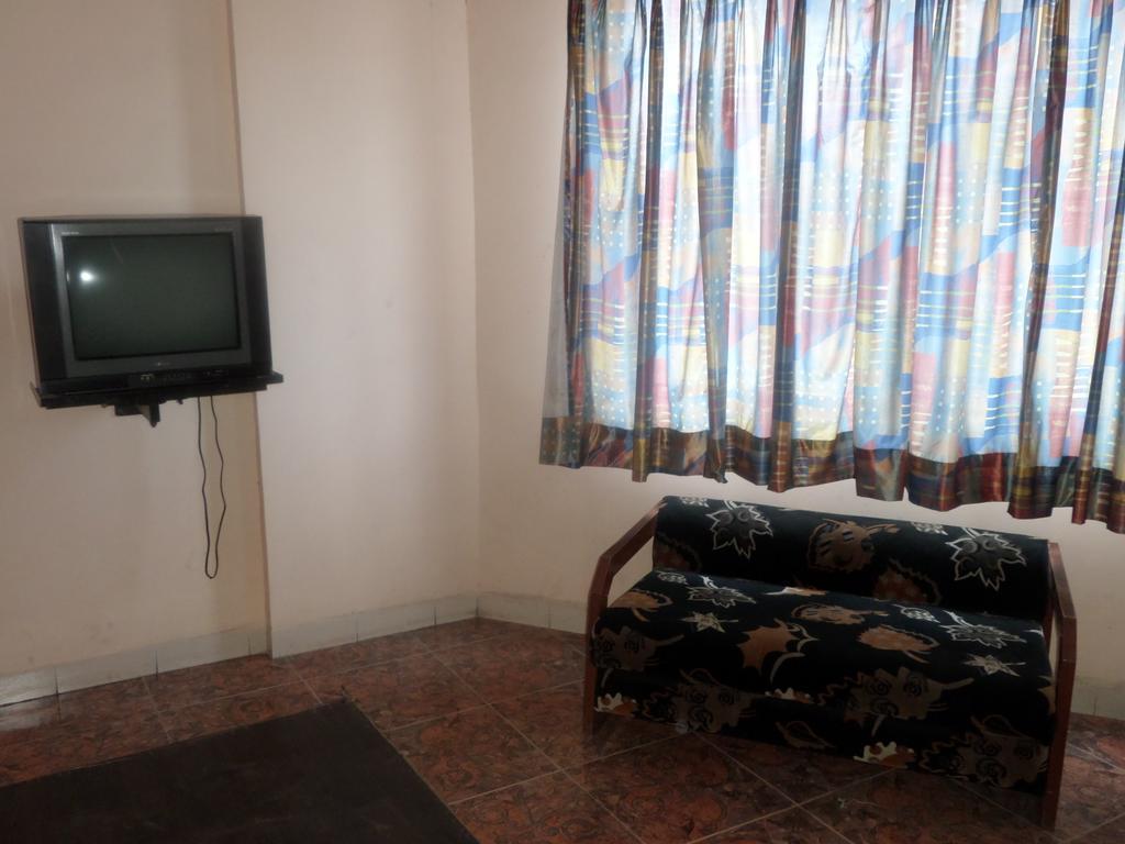Oyo Flagship 37830 Hotel Aakar International Satara Eksteriør billede