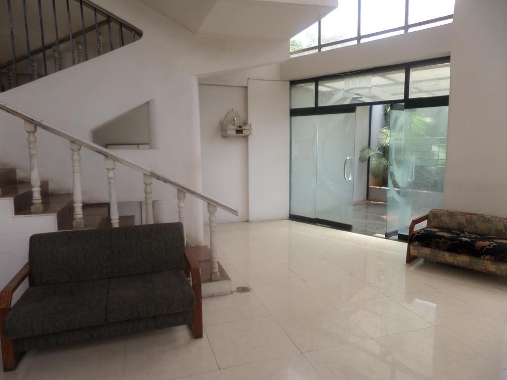 Oyo Flagship 37830 Hotel Aakar International Satara Eksteriør billede