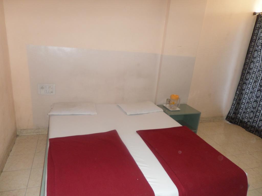 Oyo Flagship 37830 Hotel Aakar International Satara Eksteriør billede