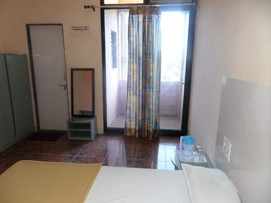 Oyo Flagship 37830 Hotel Aakar International Satara Eksteriør billede