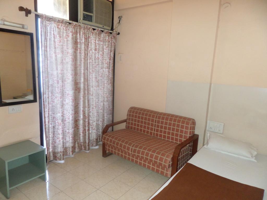 Oyo Flagship 37830 Hotel Aakar International Satara Eksteriør billede