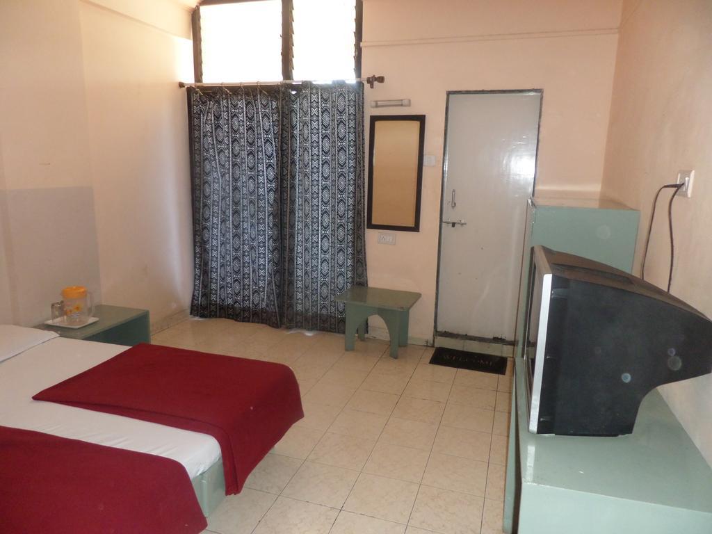 Oyo Flagship 37830 Hotel Aakar International Satara Eksteriør billede