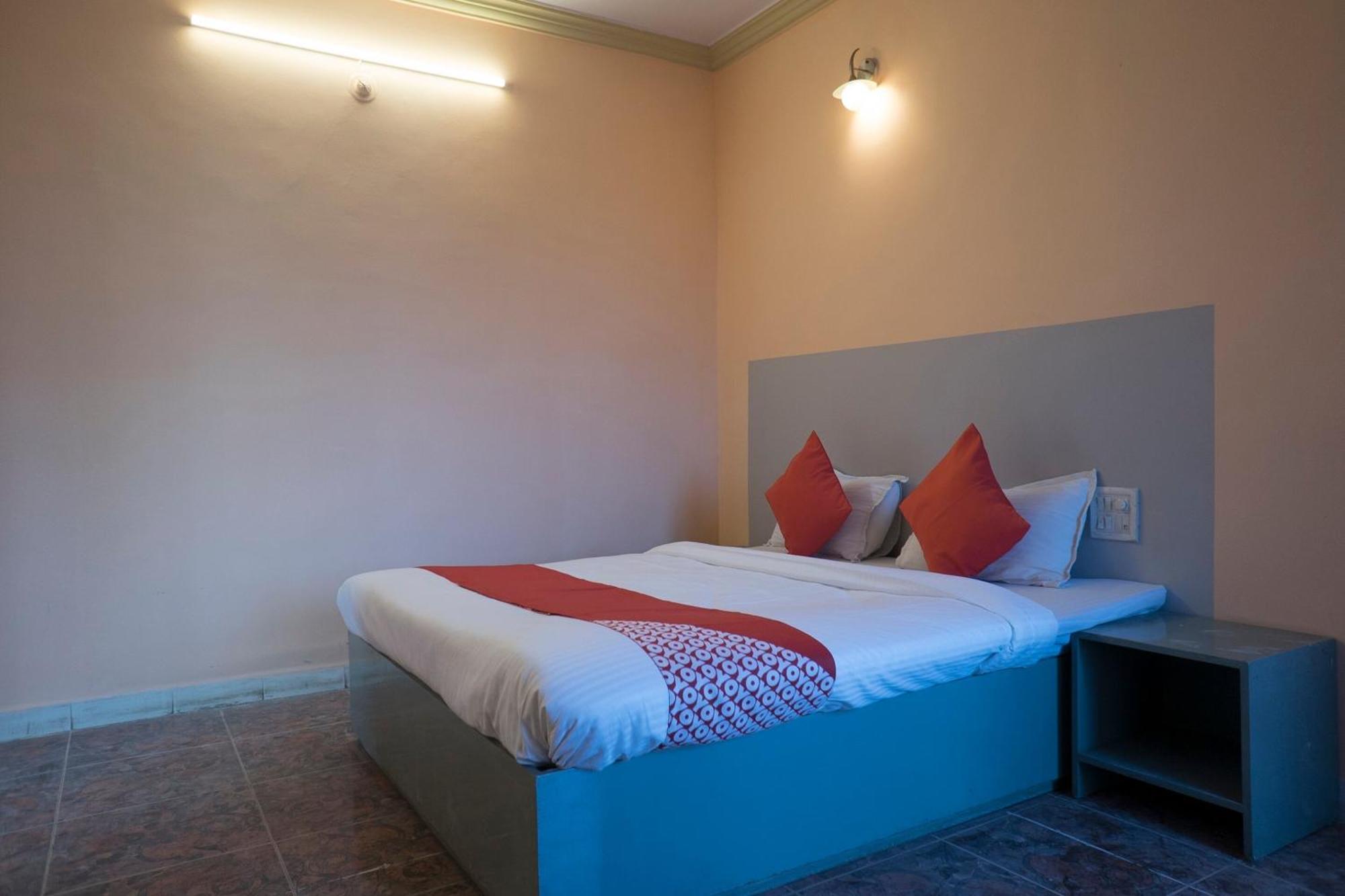 Oyo Flagship 37830 Hotel Aakar International Satara Eksteriør billede